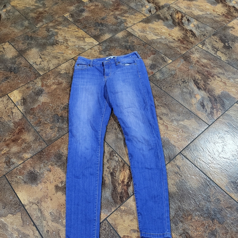 Celebrity Pink Junior Mid Rise Skinny Jeans